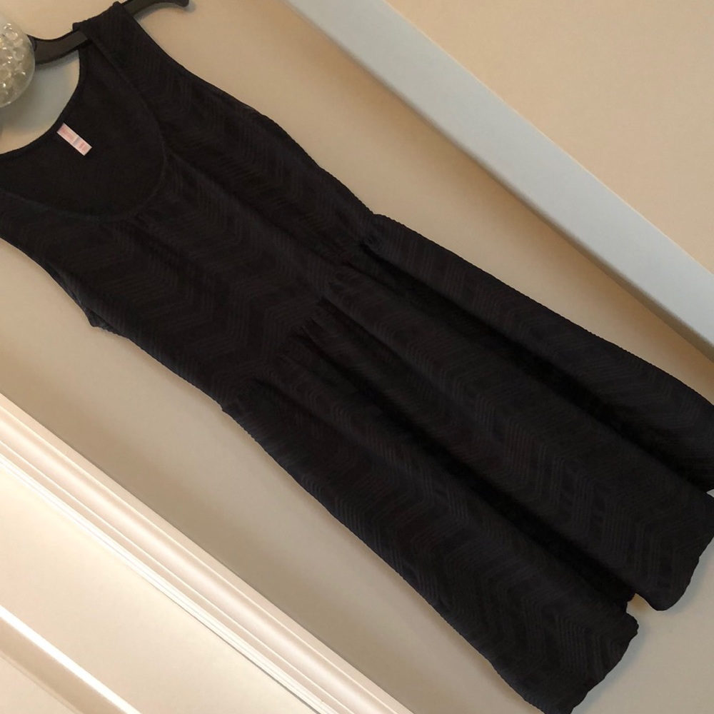 Sleeveless little black dress M